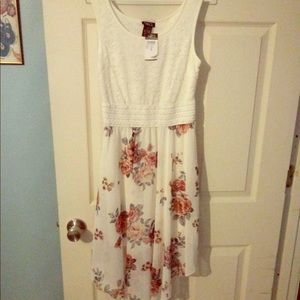 🌸🌺💐NWT Floral White Dress💐🌺🌸